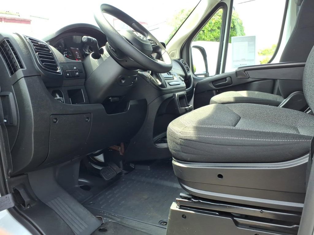 Used 2025 RAM ProMaster 2500 w/ Convenience Group FWD image 13
