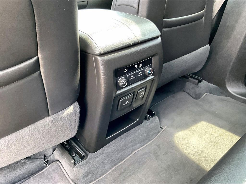 Used 2023 Chevrolet Traverse LT w/ LT Premium Package AWD/4WD image 29
