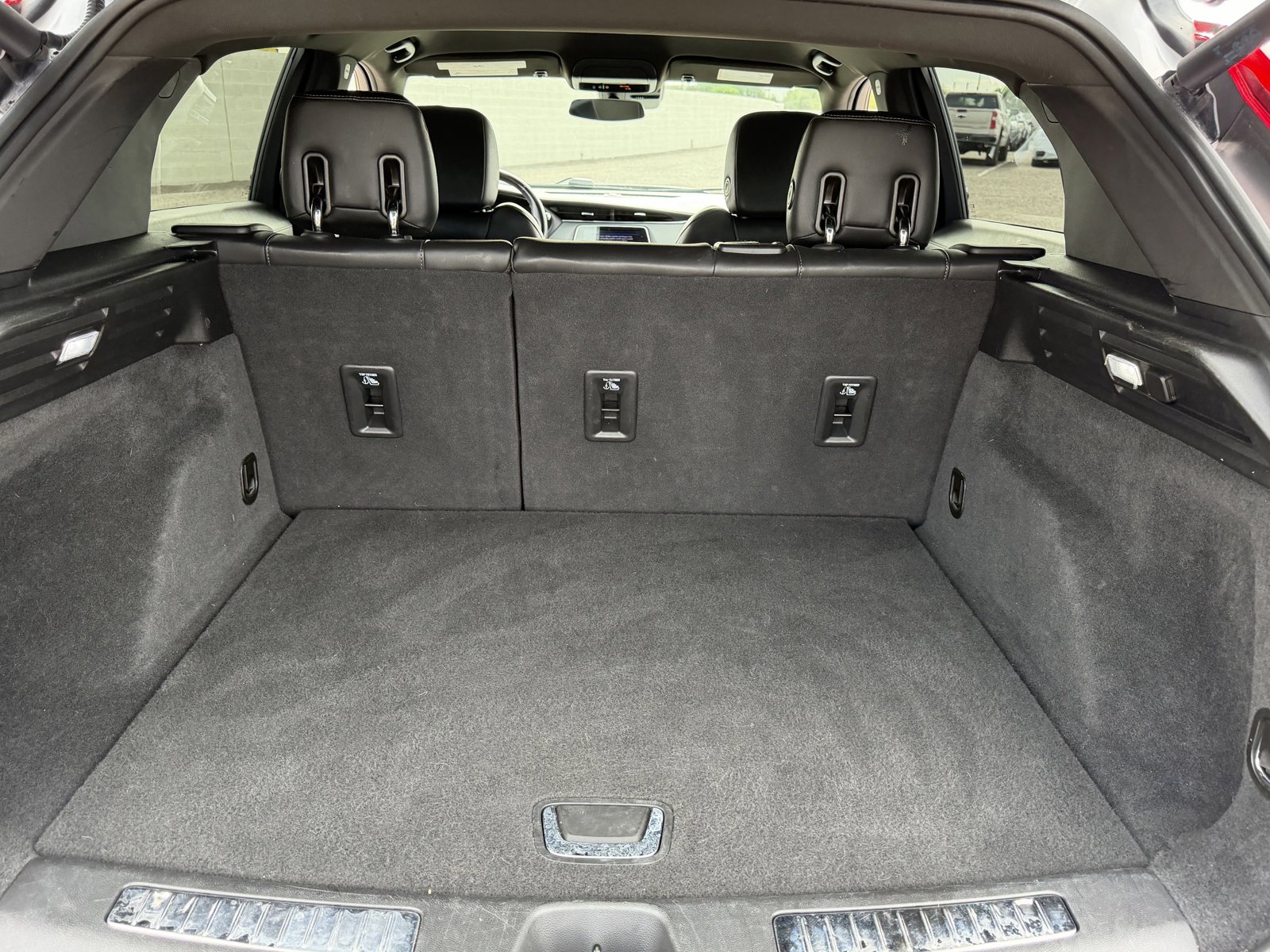 Used 2022 Cadillac XT4 Premium Luxury w/ Safety Alert Package image 10