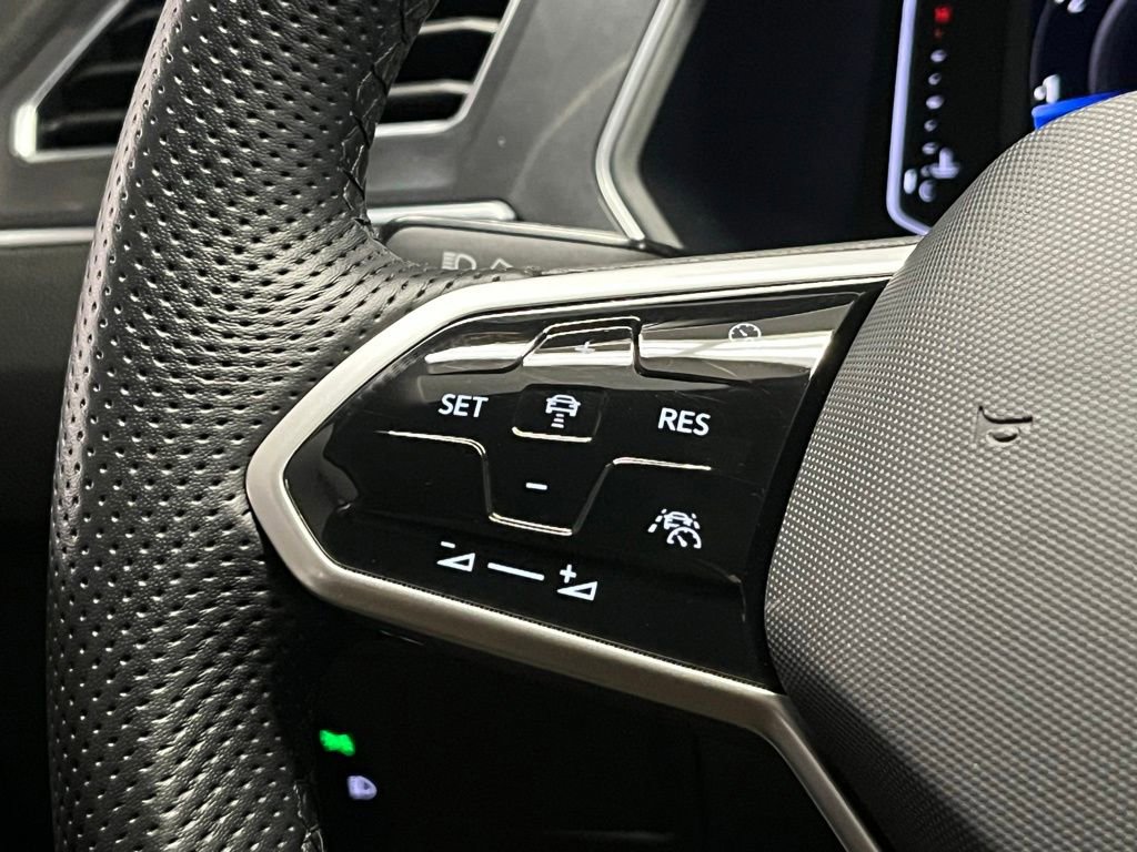 Used 2022 Volkswagen Tiguan SEL R-Line image 24