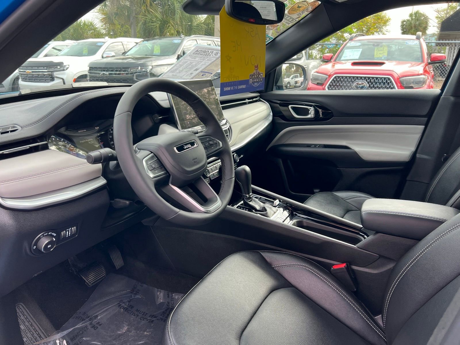 Used 2025 Jeep Compass Limited image 25