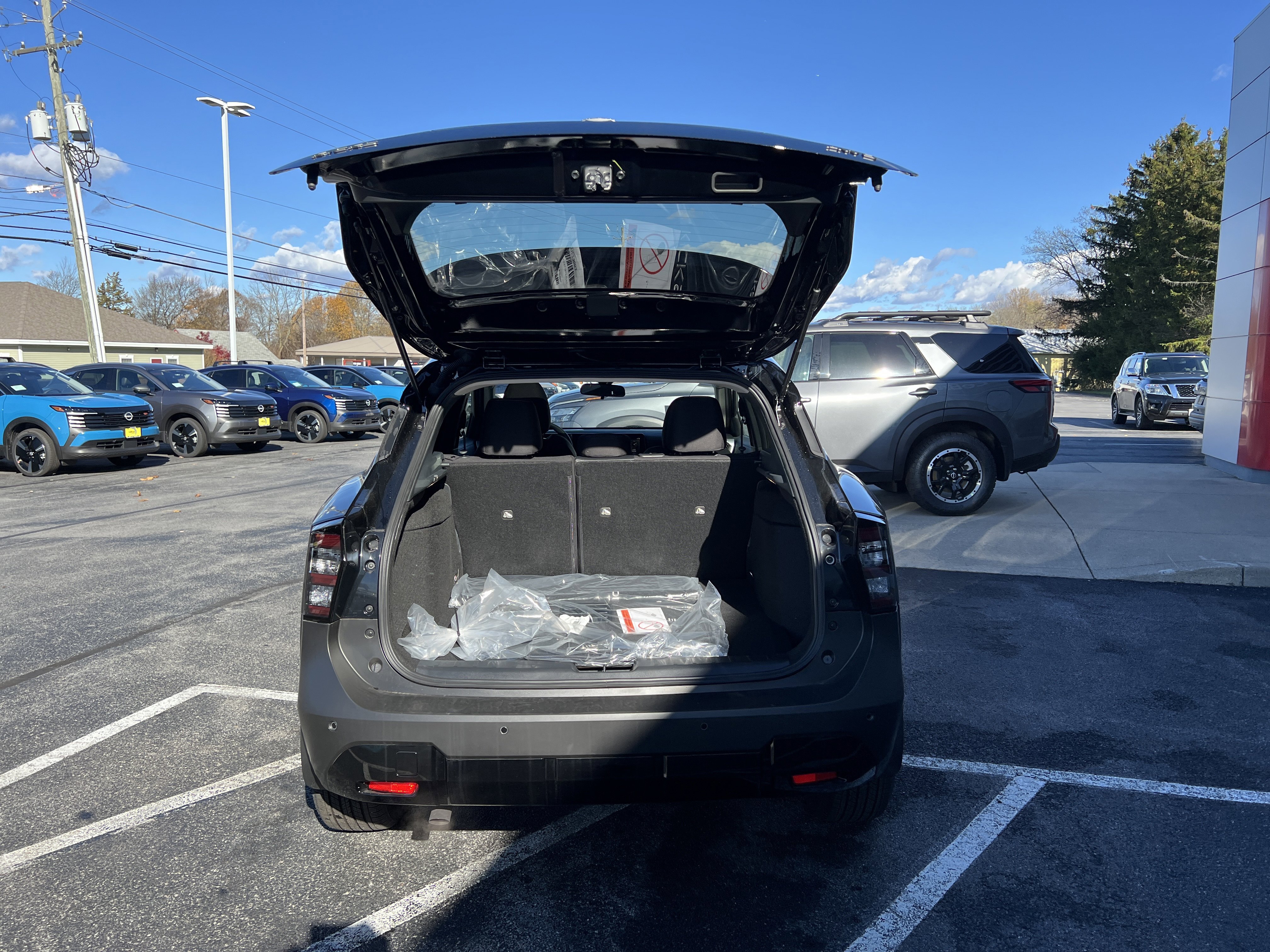 New 2025 Nissan Kicks SV w/ SV Premium Package image 8