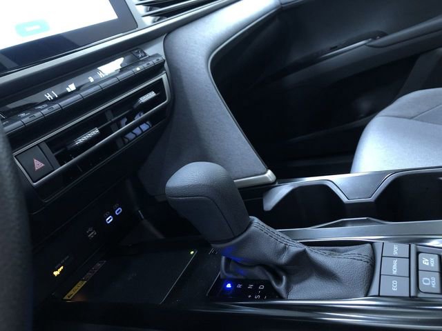 Used 2025 Toyota Camry SE image 29
