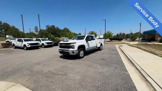 Used 2025 Chevrolet Silverado 3500 LT w/ Convenience Package AWD/4WD image 1