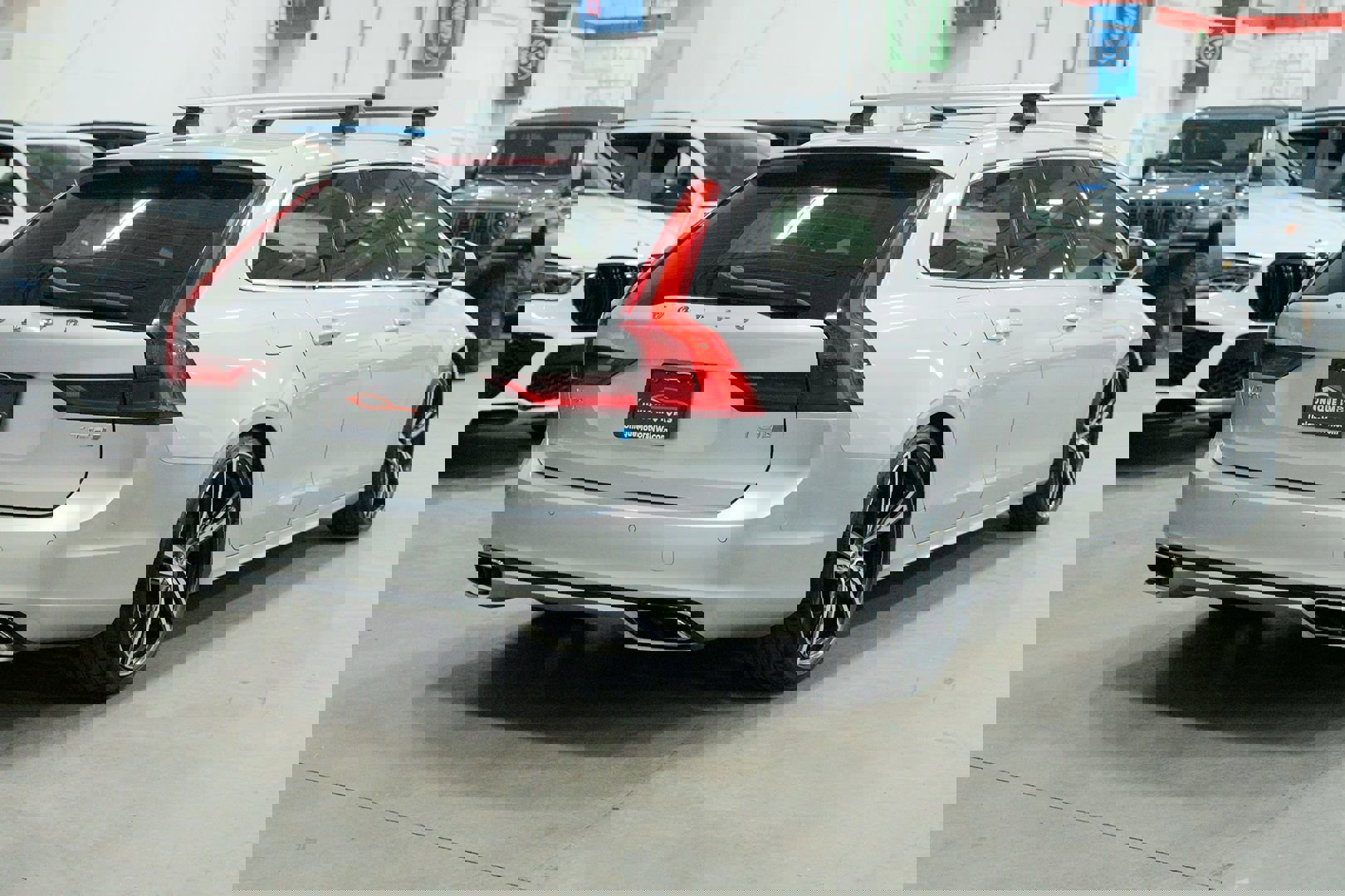 Used 2019 Volvo V90 T5 R-Design w/ Protection Package Premier image 8