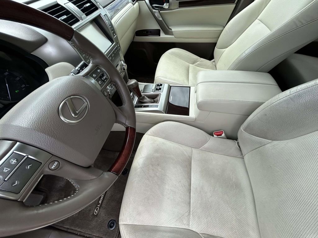 Used 2017 Lexus GX 460 Premium w/ Premium Package image 10