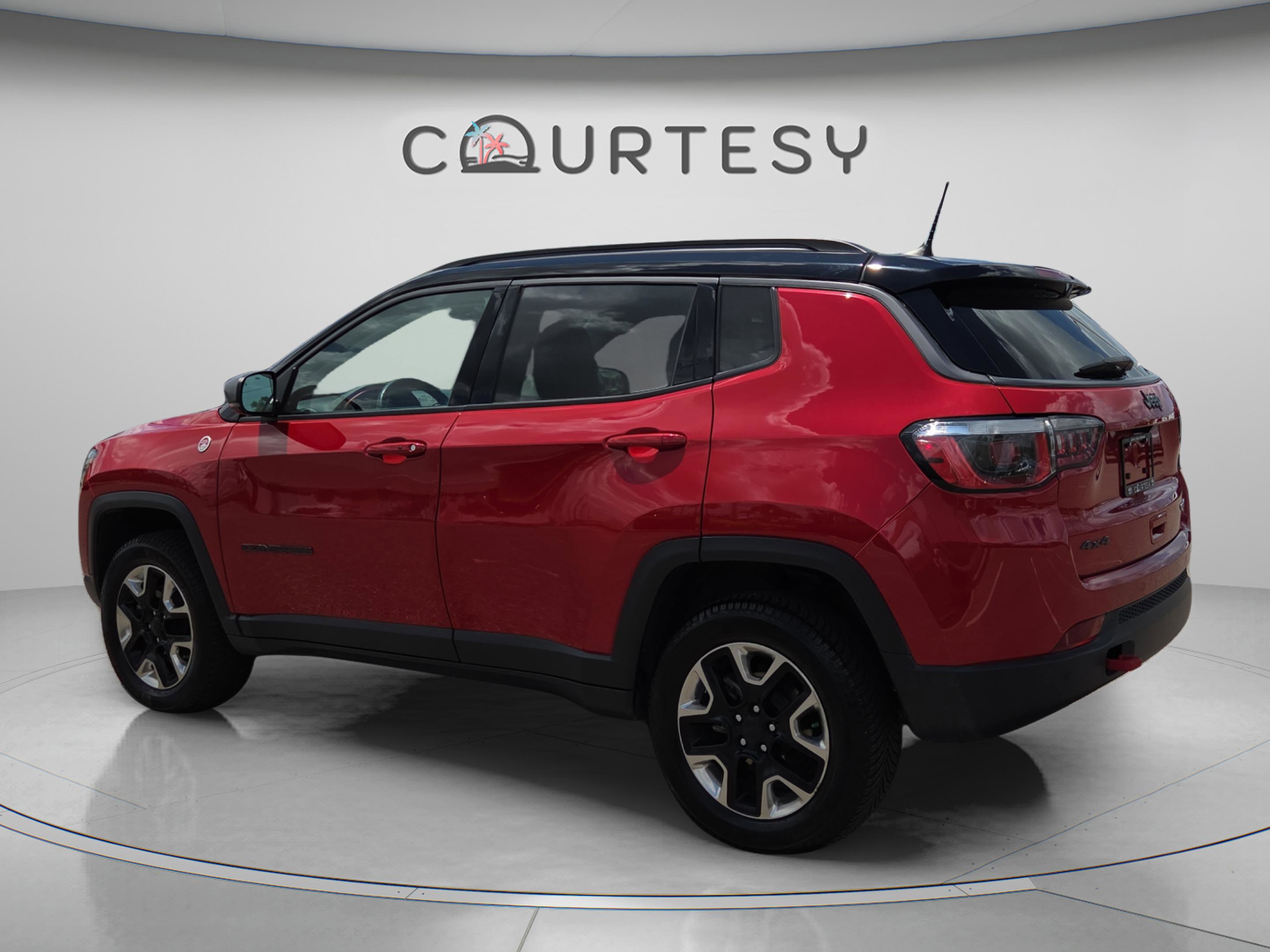 Used 2018 Jeep Compass Trailhawk w/ Leather Interior Group AWD/4WD image 3