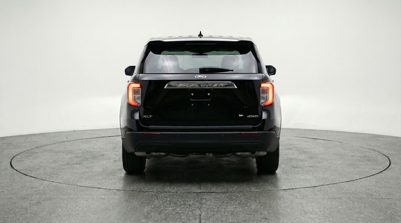 Used 2024 Ford Explorer XLT w/ Equipment Group 202A RWD image 7