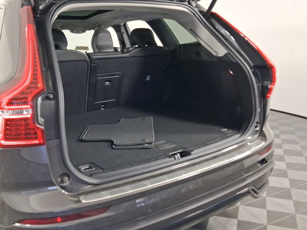 Certified 2024 Volvo XC60 B5 Core w/ Climate Package AWD/4WD image 14