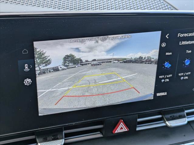 Used 2024 Hyundai Elantra Blue FWD image 15