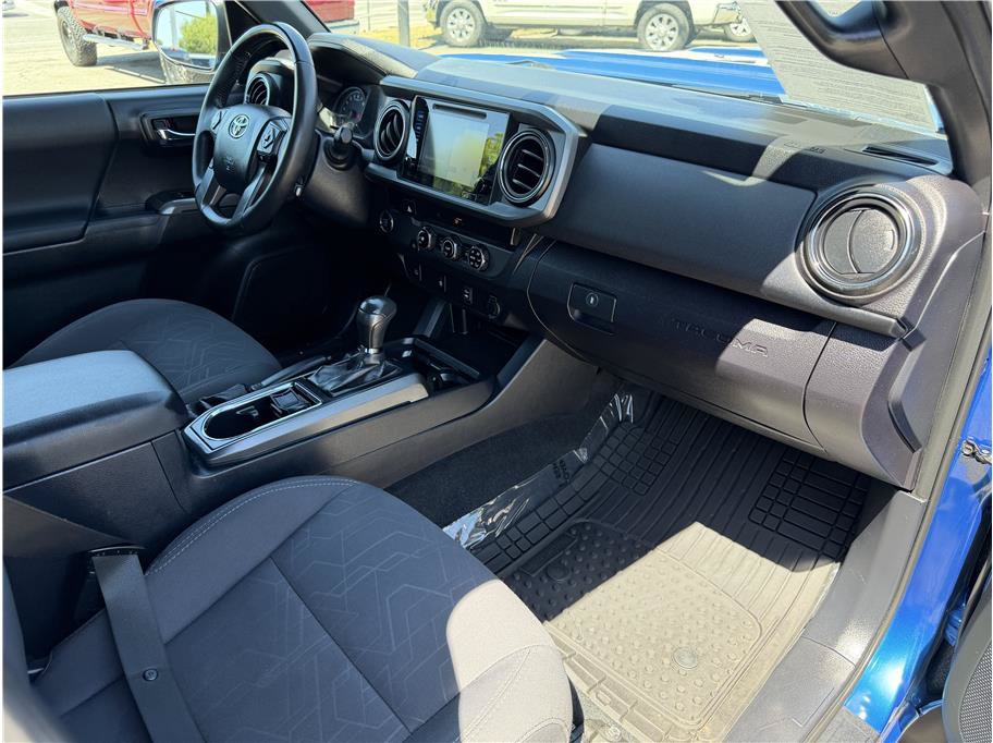 Used 2017 Toyota Tacoma TRD Sport w/ Tow Package RWD image 12