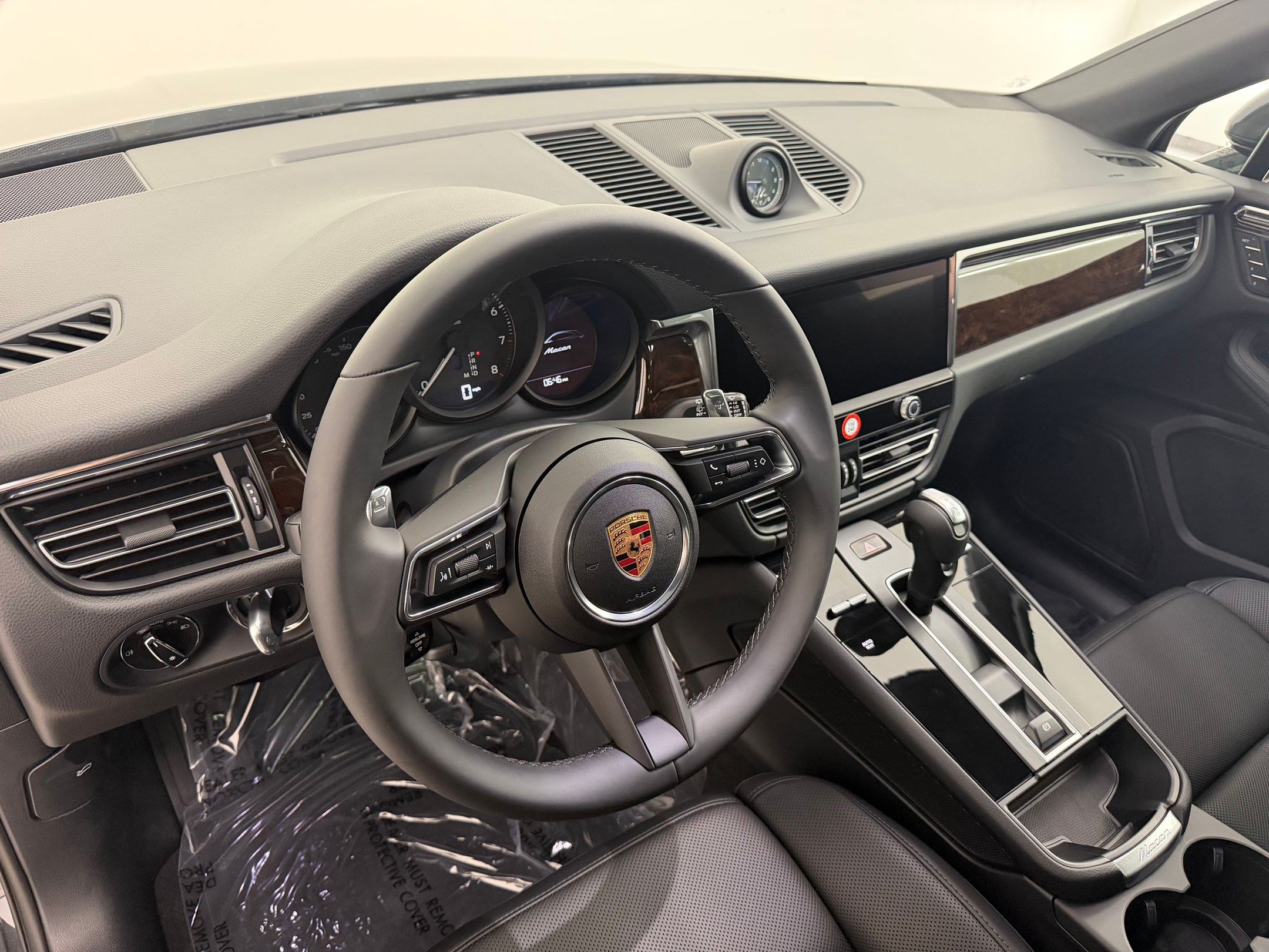 New 2026 Porsche Macan AWD/4WD image 4