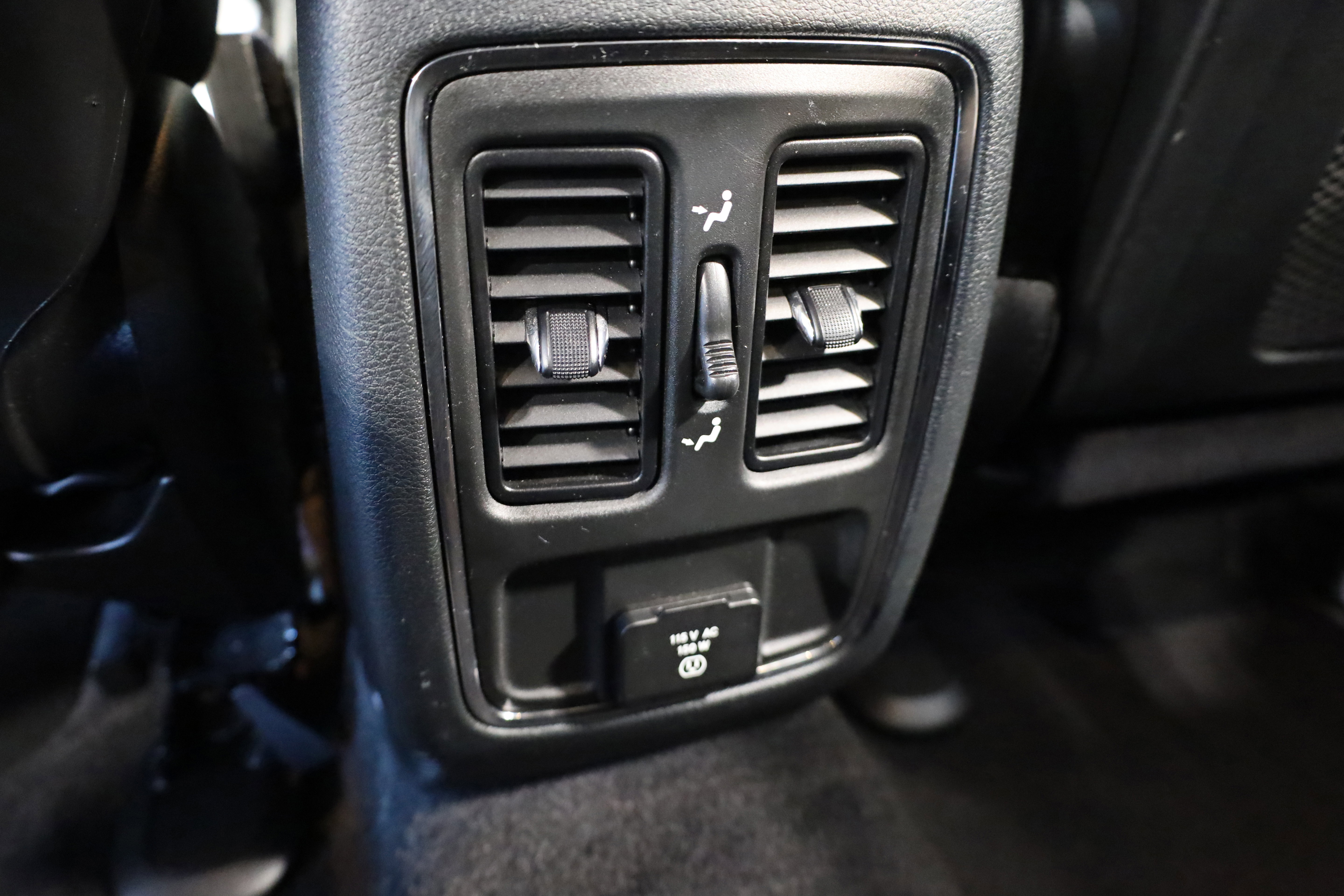Used 2018 Jeep Grand Cherokee Altitude image 34