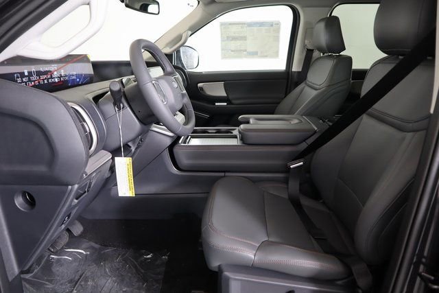 New 2025 Ford Expedition Active image 27