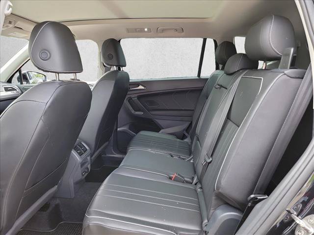 Used 2024 Volkswagen Tiguan SE w/ Panoramic Sunroof Package FWD image 11