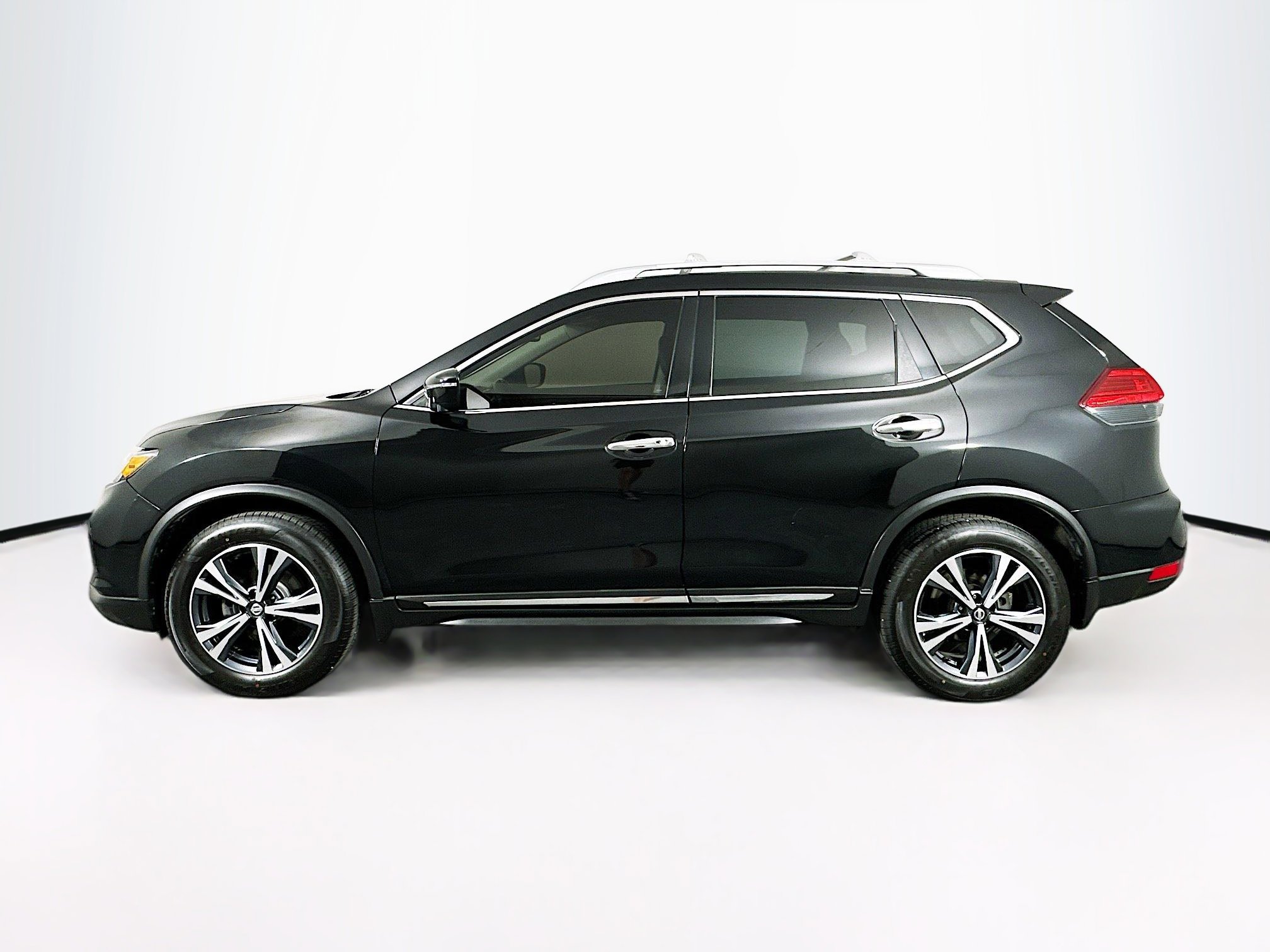 Used 2017 Nissan Rogue SL w/ SL Premium Package AWD/4WD image 4