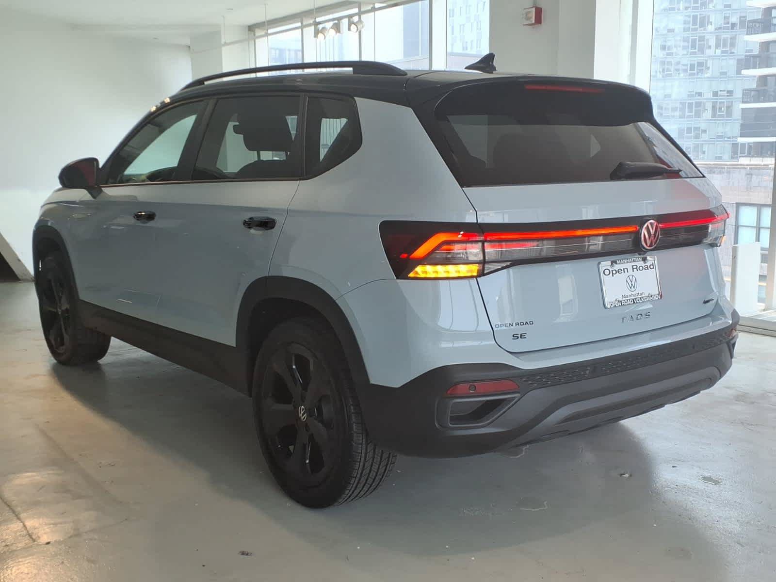 Used 2026 Volkswagen Taos SE AWD/4WD image 6