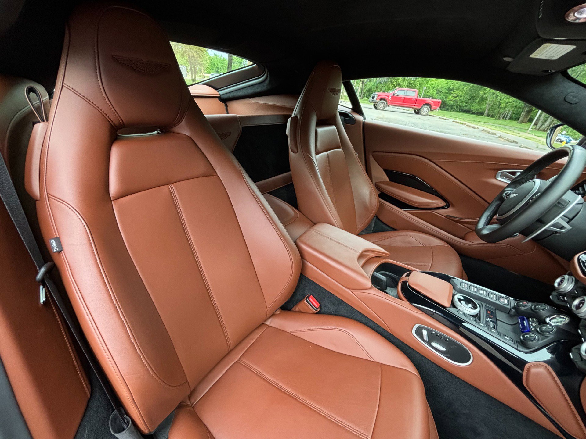Used 2020 Aston Martin V8 Vantage Coupe RWD image 19
