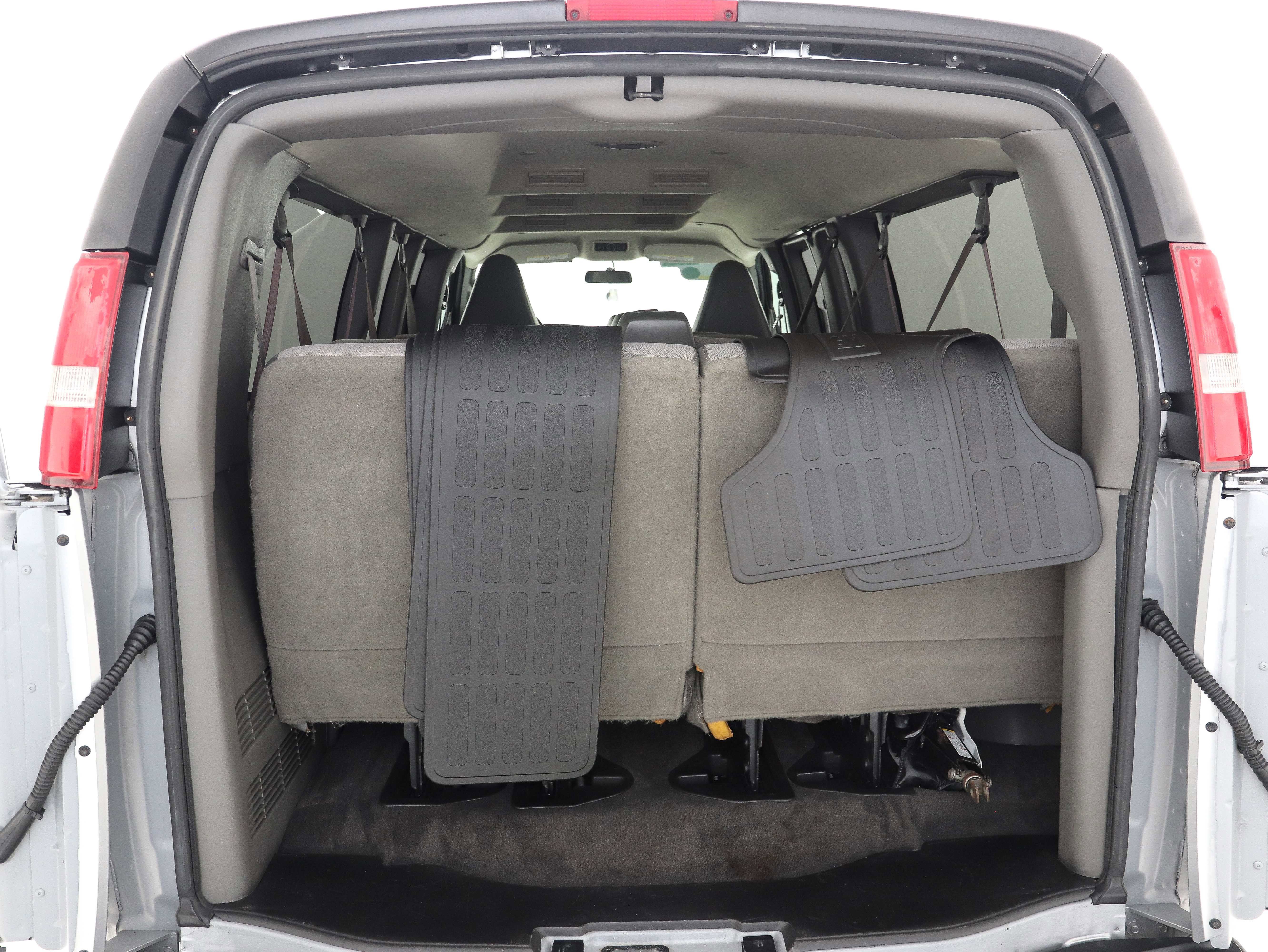 Used 2017 GMC Savana 3500 LT w/ LT Preferred Equipment Group image 11