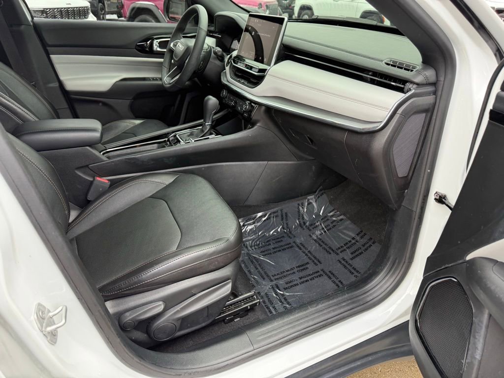 Used 2023 Jeep Compass Limited image 26