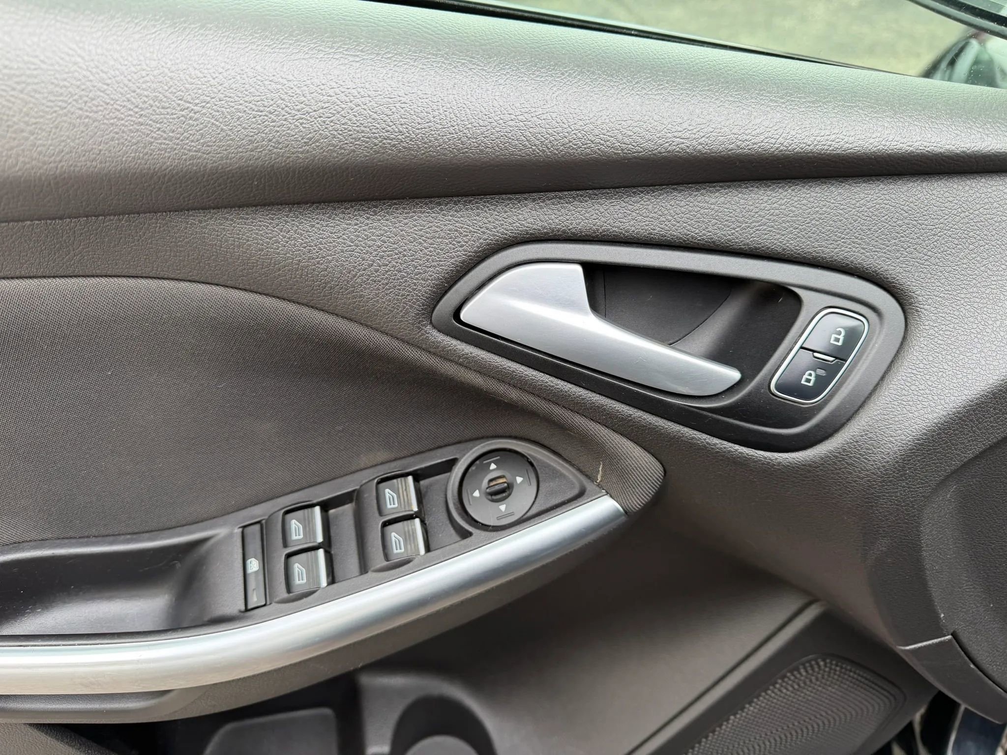 Used 2017 Ford Focus ST image 19