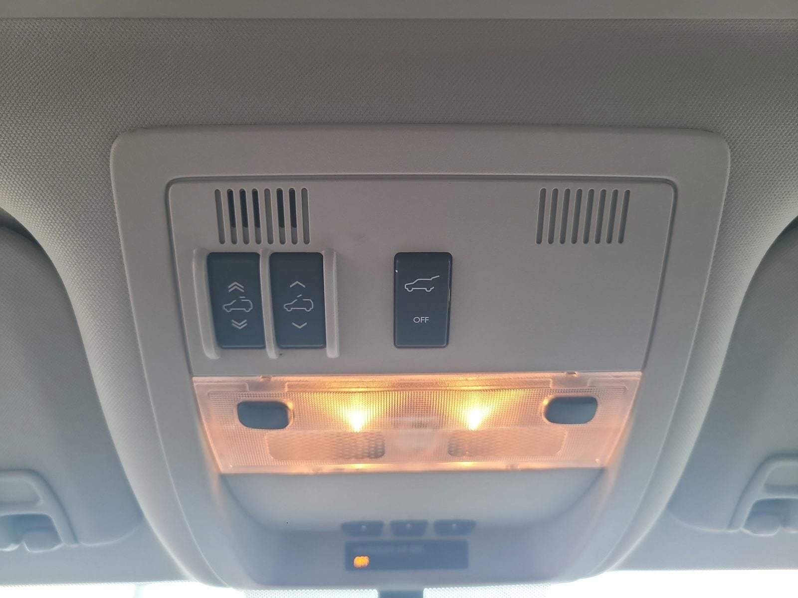 Used 2013 Cadillac Escalade Premium RWD image 19
