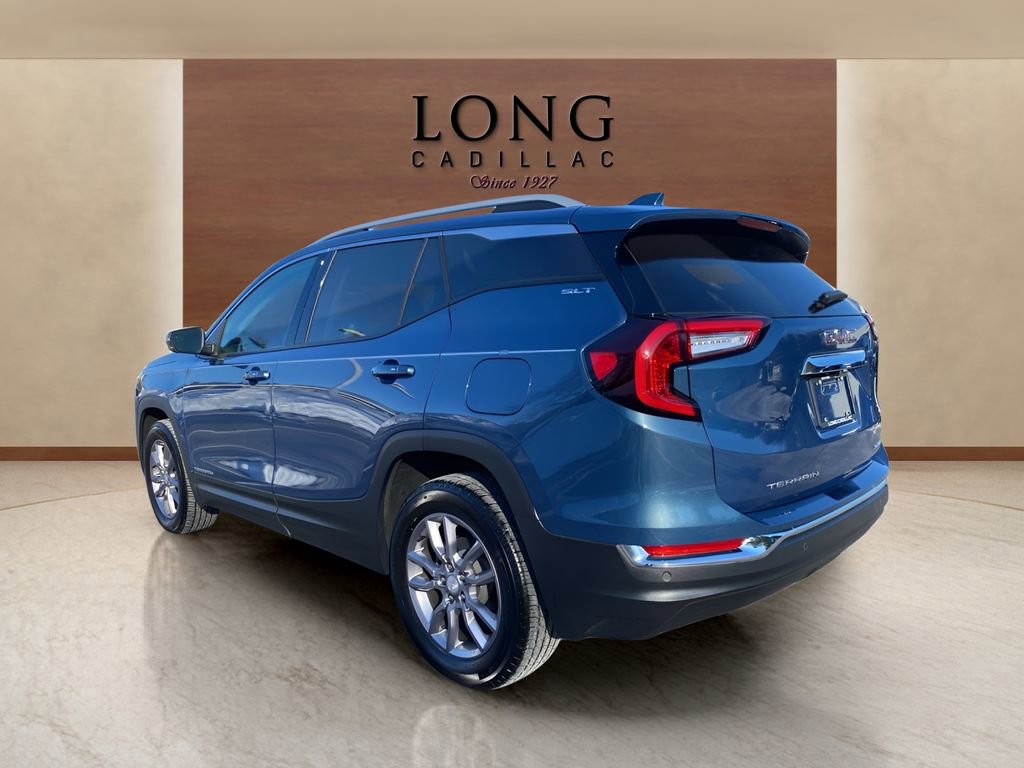 Used 2024 GMC Terrain SLT w/ Tech Package image 3