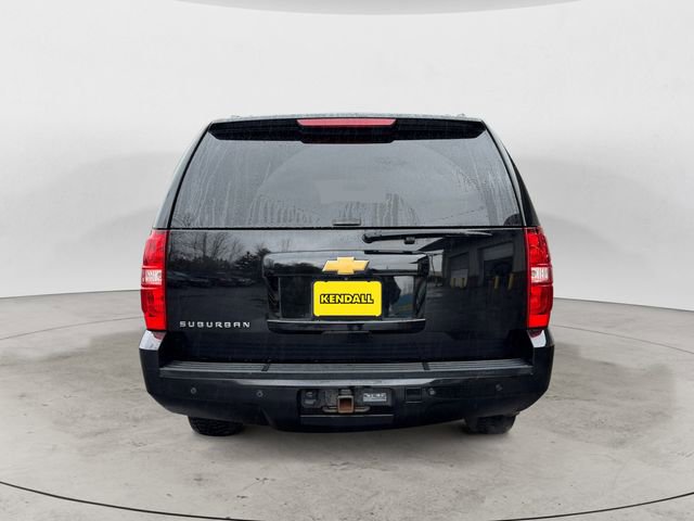 Used 2014 Chevrolet Suburban LT image 4