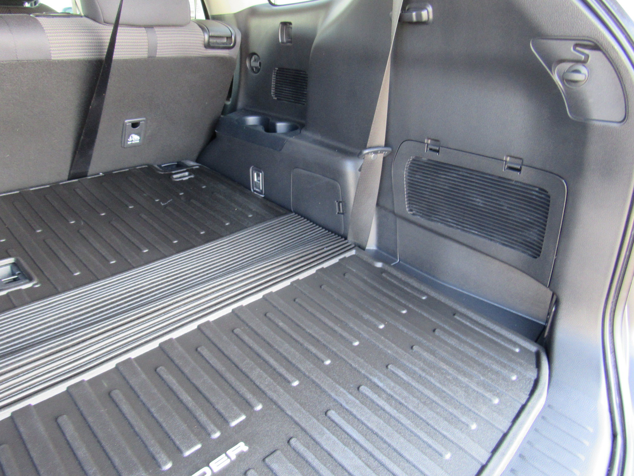 Used 2023 Toyota Highlander LE FWD image 38