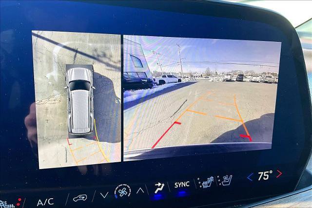 Used 2025 Chevrolet Suburban High Country image 14