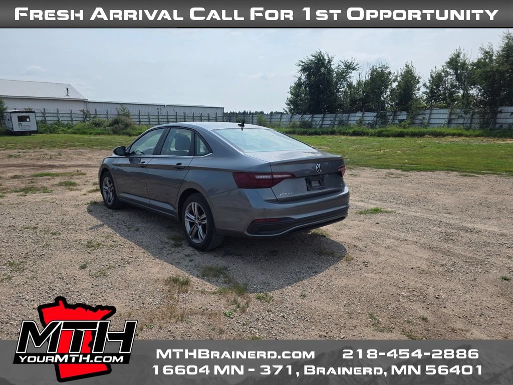 Used 2024 Volkswagen Jetta SE FWD image 6