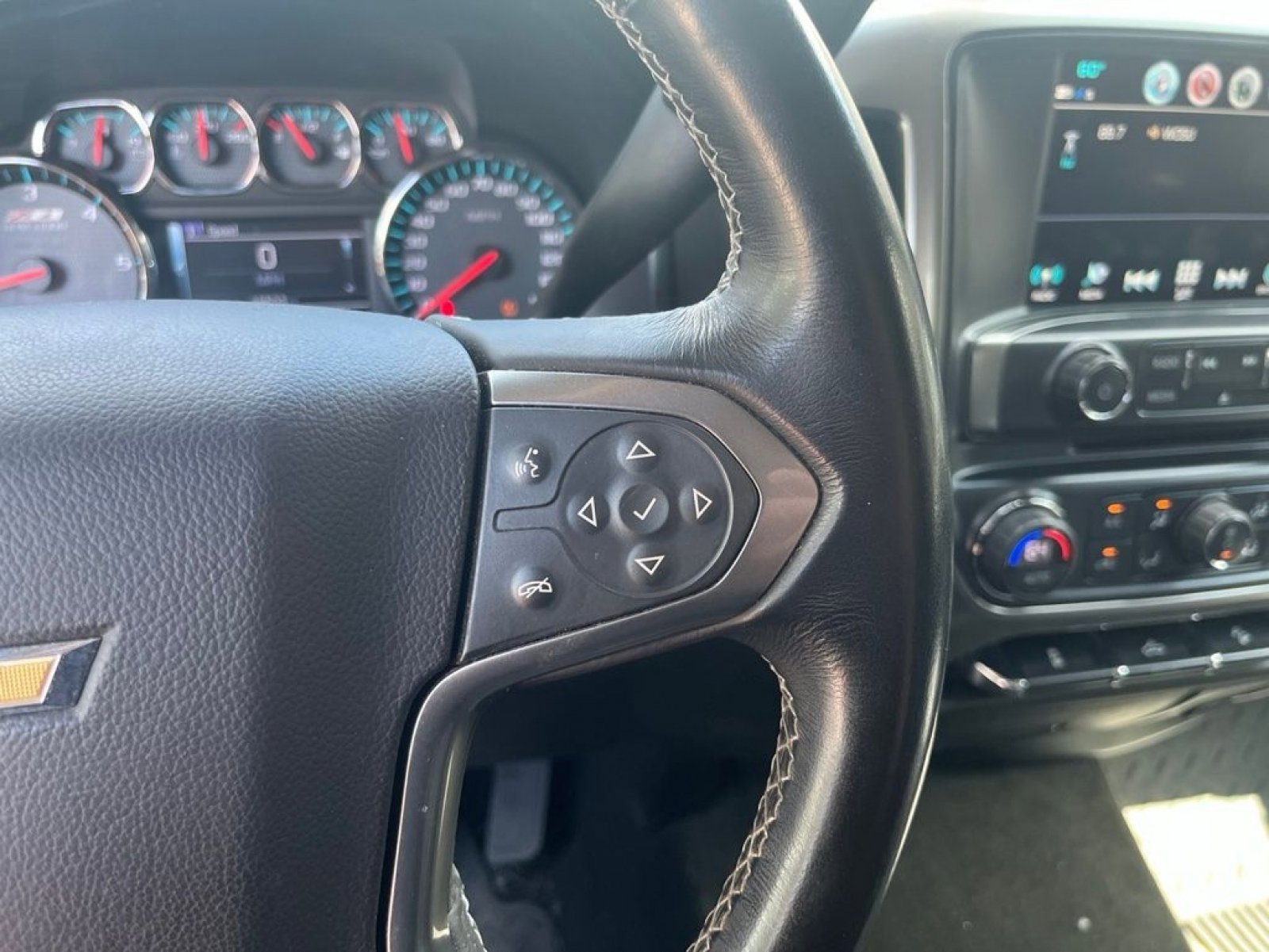 Used 2018 Chevrolet Silverado 1500 LT w/ All Star Edition AWD/4WD image 14