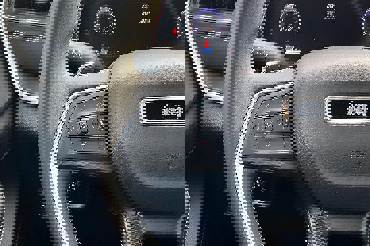 Used 2024 Jeep Grand Cherokee Laredo image 25