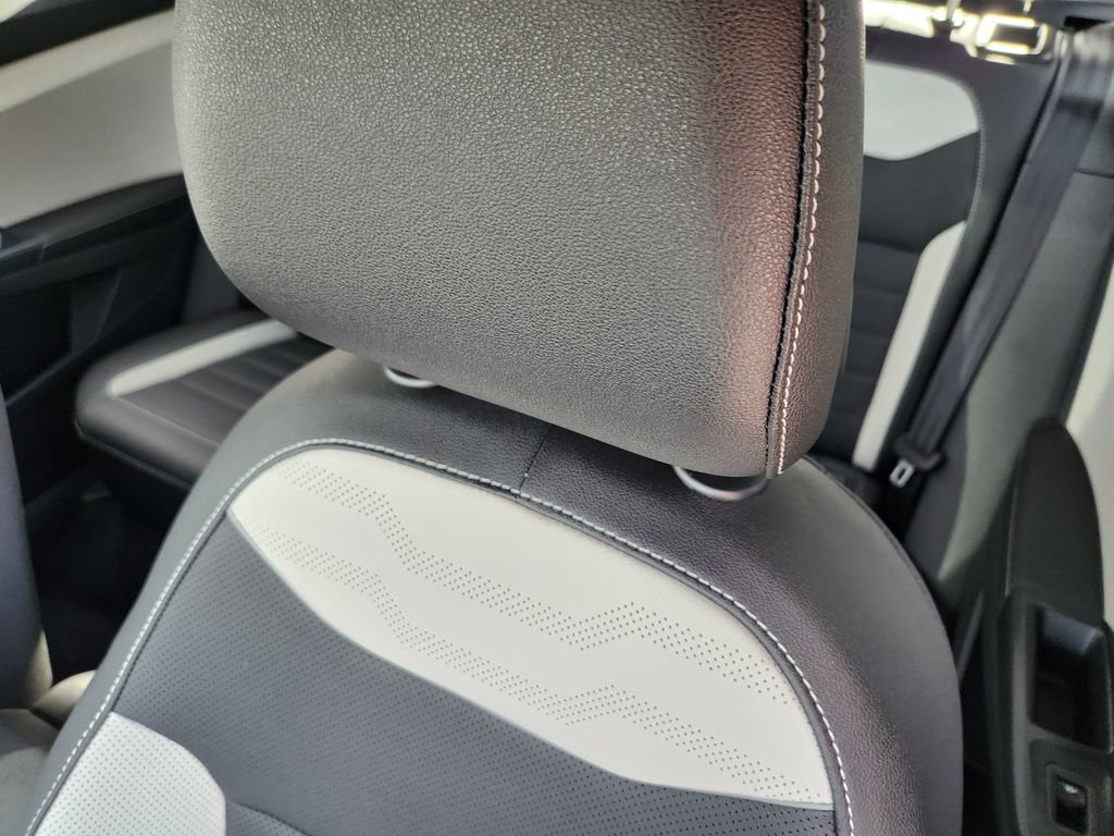 New 2026 Volkswagen Taos SEL AWD/4WD image 5
