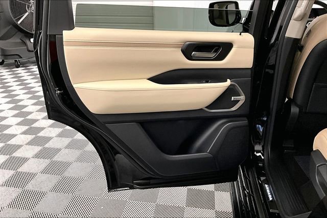 New 2025 Nissan Armada Platinum Reserve image 30