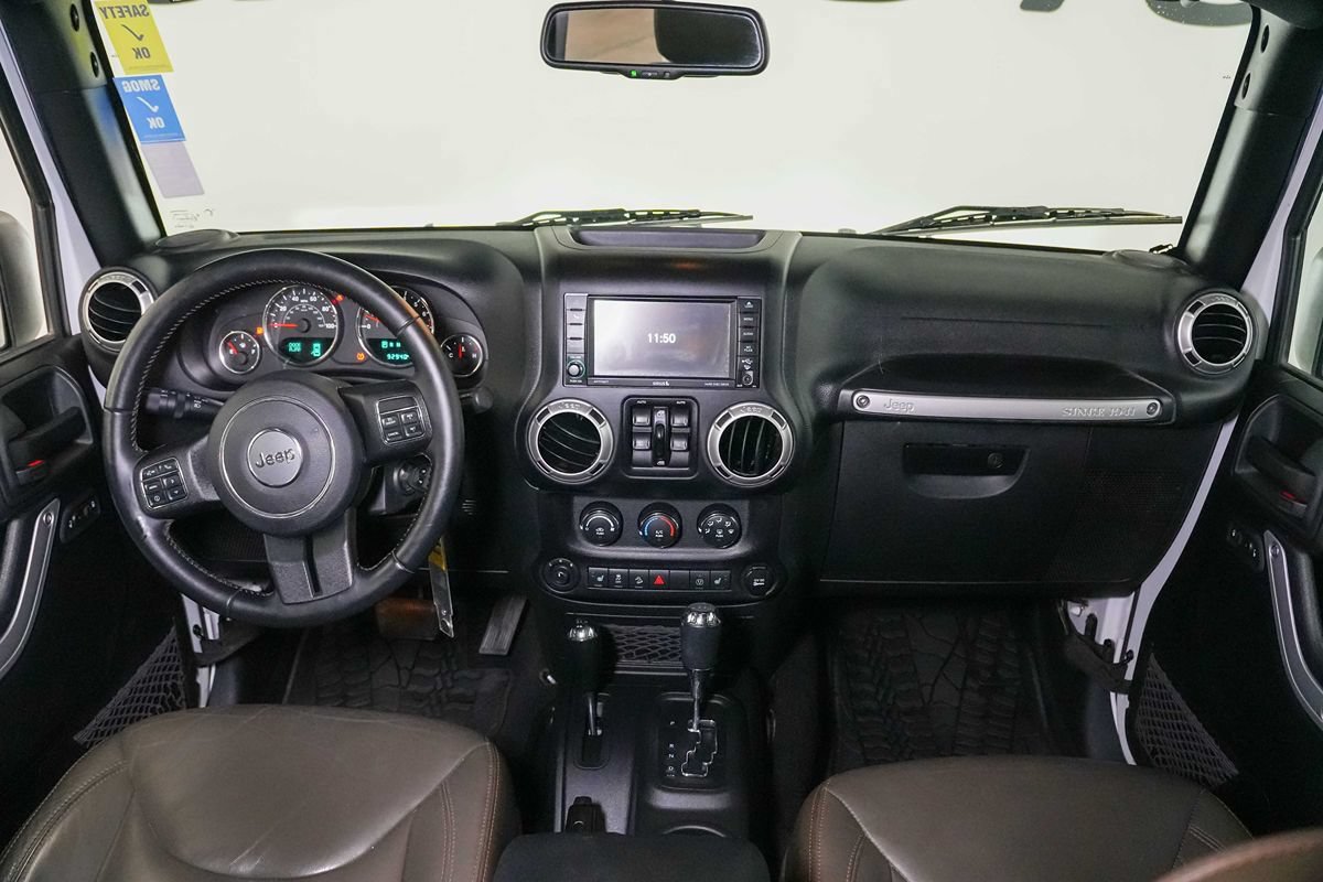 Used 2017 Jeep Wrangler Unlimited Sahara w/ Connectivity Group AWD/4WD image 21