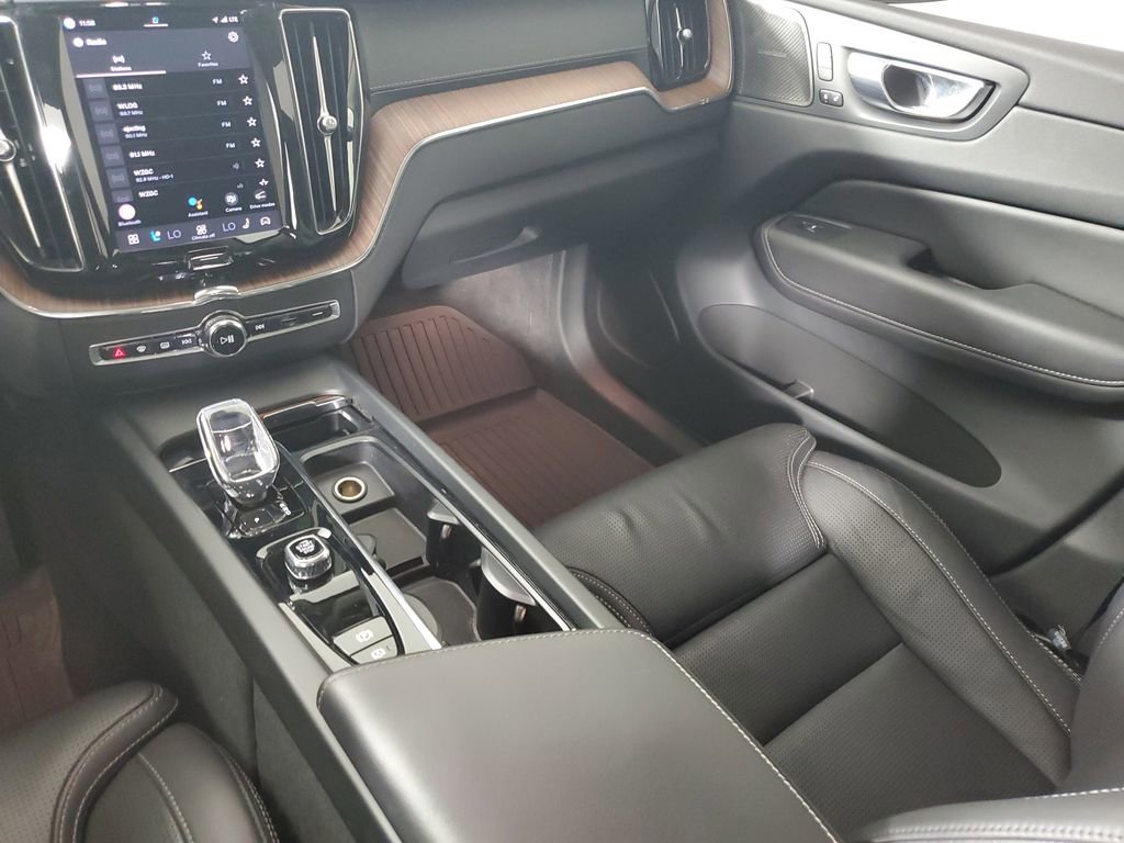 Used 2023 Volvo XC60 B5 Ultimate w/ Climate Package FWD image 17