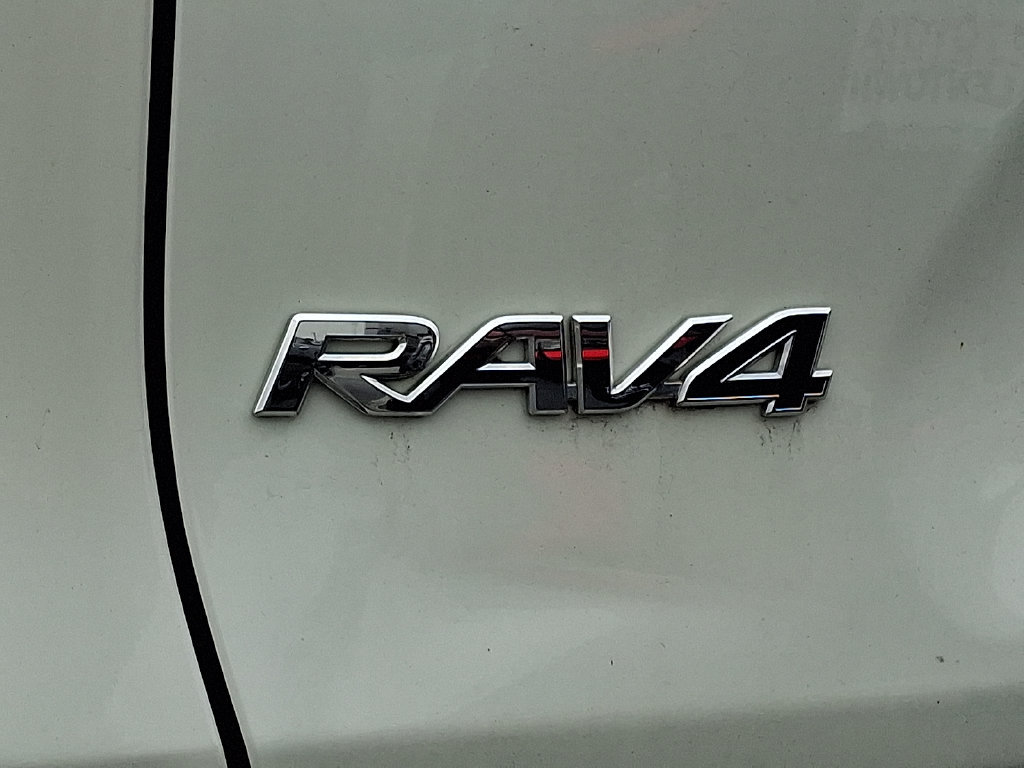Used 2022 Toyota RAV4 XLE Premium AWD/4WD image 10