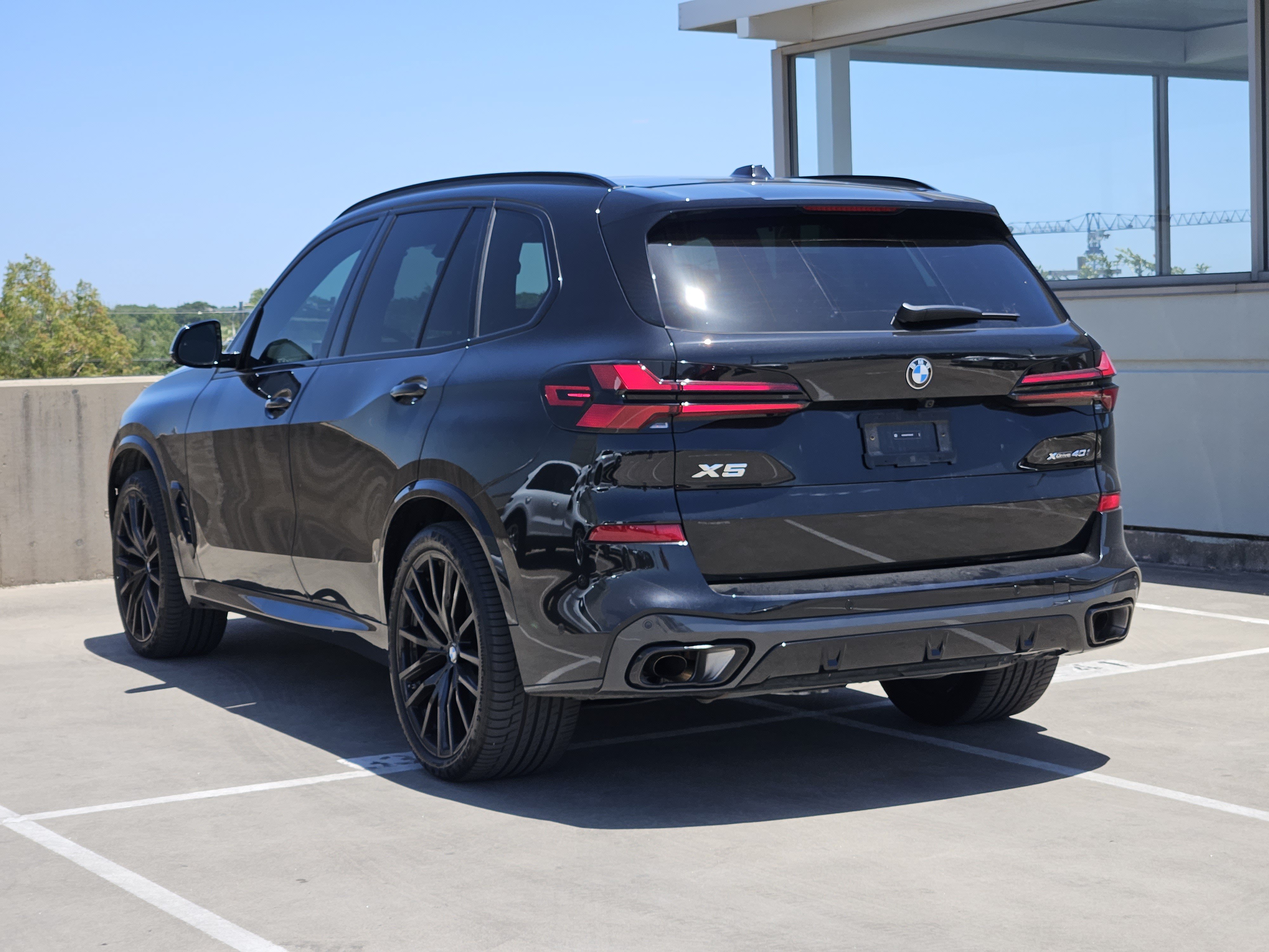 Used 2026 BMW X5 xDrive40i w/ M Sport Package AWD/4WD image 3