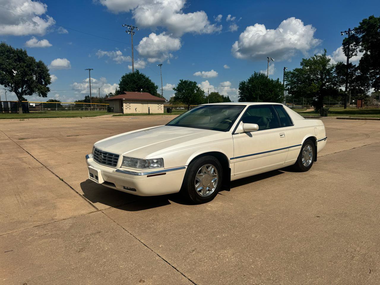 Used 2001 Cadillac Eldorado ESC w/ Comfort/Convenience Pkg FWD image 3