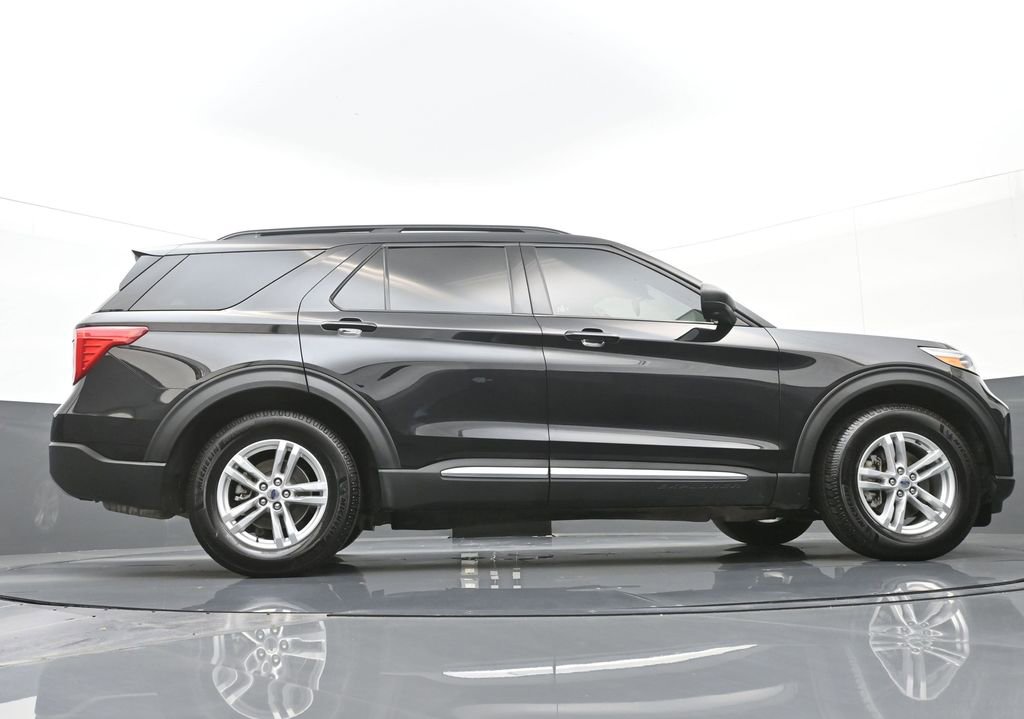Used 2022 Ford Explorer XLT w/ Equipment Group 202A RWD image 41