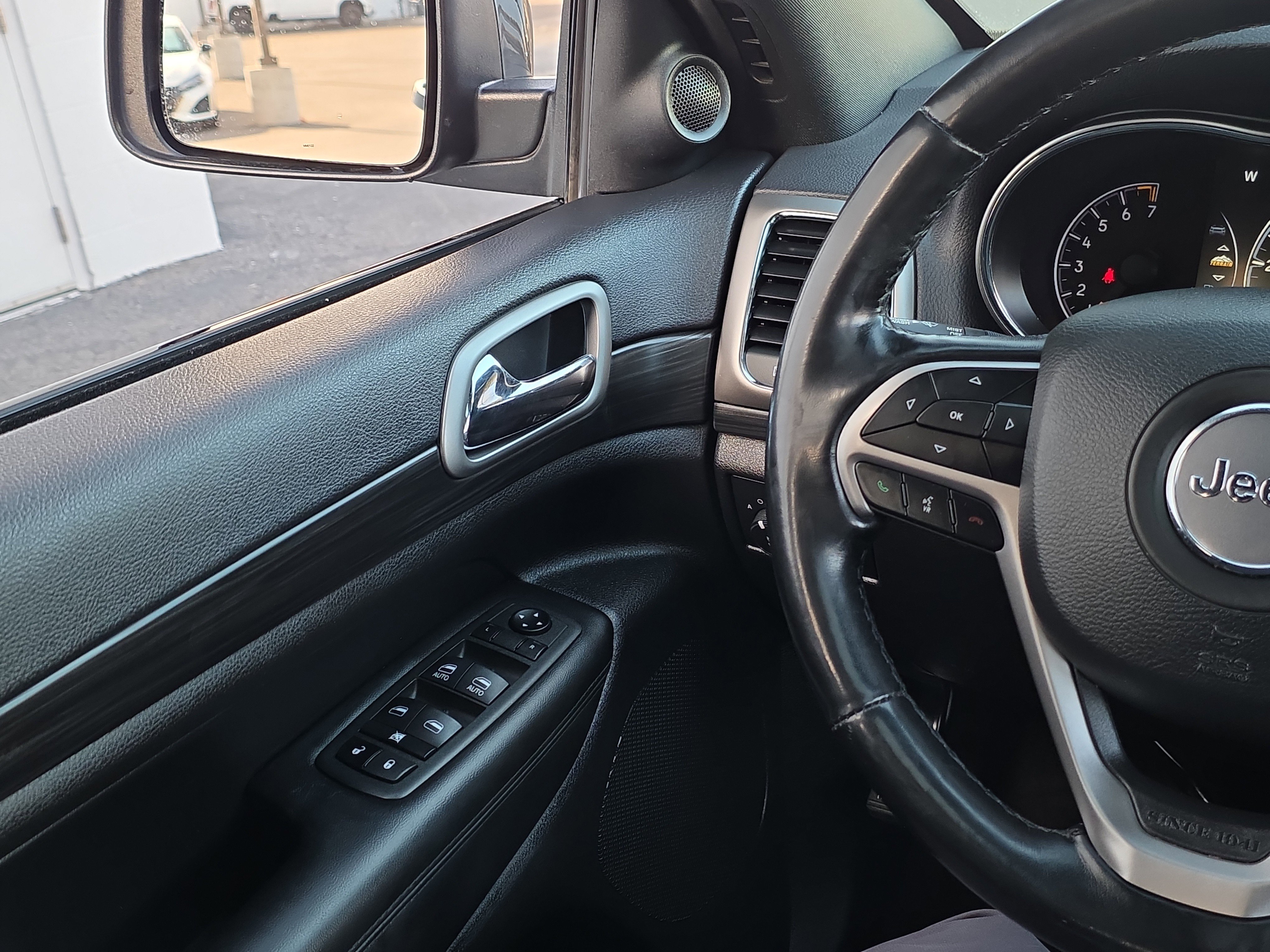 Used 2022 Jeep Grand Cherokee Laredo X image 27