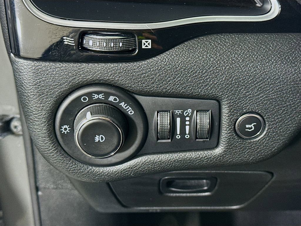 Used 2023 Jeep Cherokee Altitude Lux w/ Lux Elite Package AWD/4WD image 21
