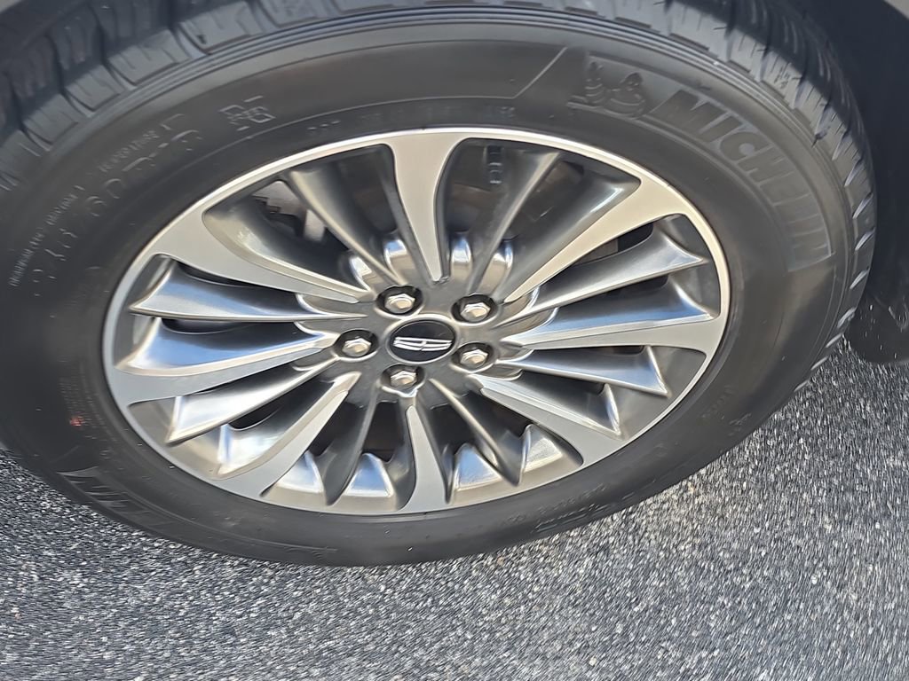 Used 2023 Lincoln Nautilus Standard w/ Premium Package image 6