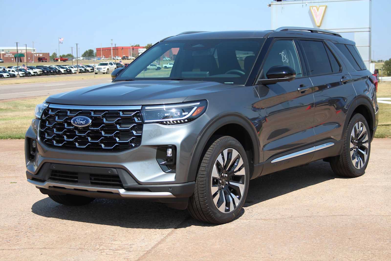 New 2026 Ford Explorer Platinum w/ LUX Leather Package AWD/4WD image 4