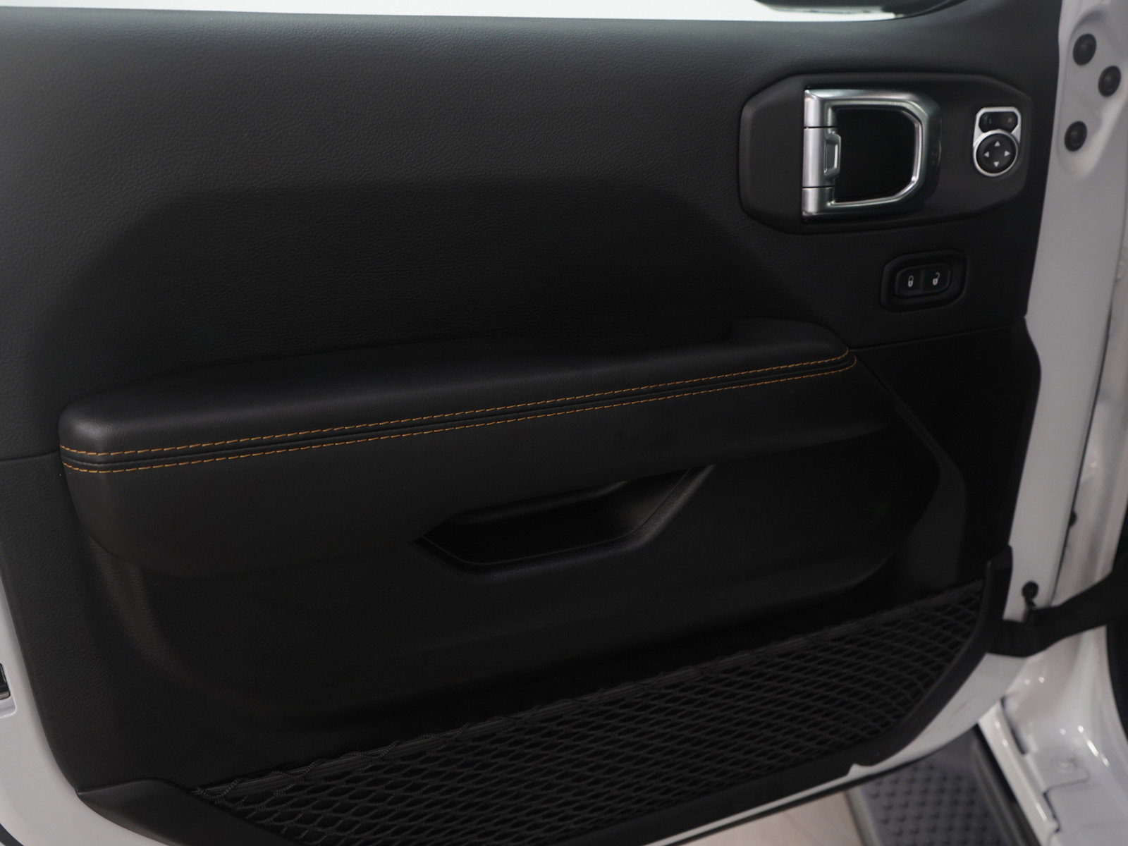 Used 2025 Jeep Wrangler Unlimited Sahara image 23