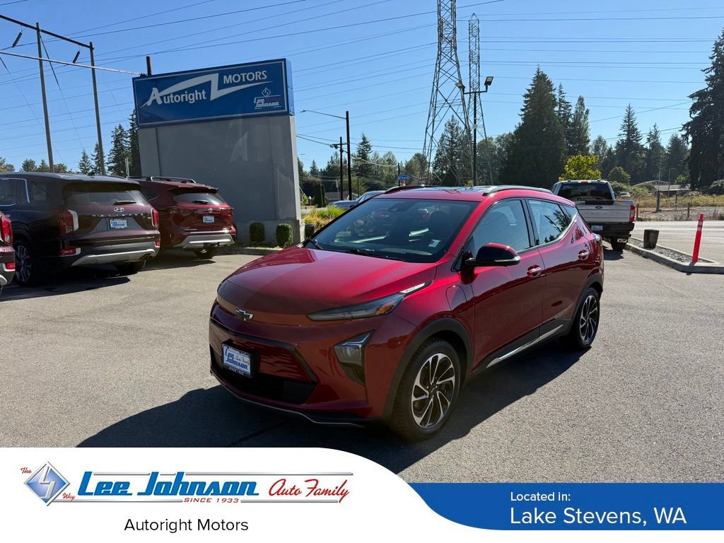 Used 2023 Chevrolet Bolt EUV Premier w/ Sun & Sound Package FWD image 1