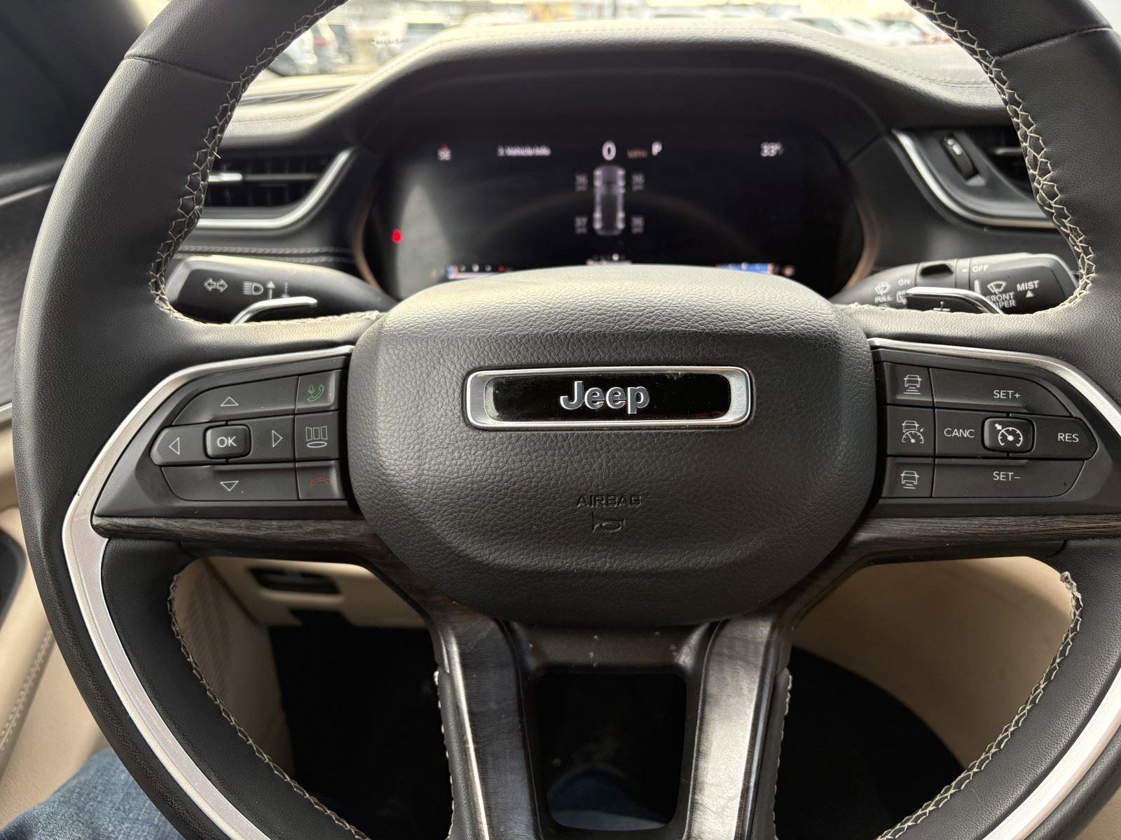 Used 2024 Jeep Grand Cherokee Limited w/ Luxury Tech Group II image 18