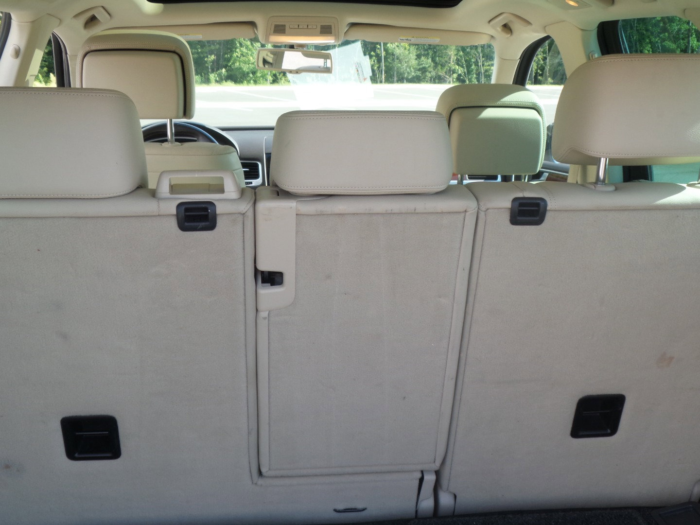 Used 2013 Volkswagen Touareg VR6 image 25