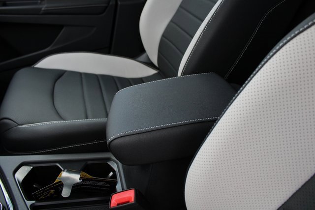 New 2025 Volkswagen Taos SEL image 7